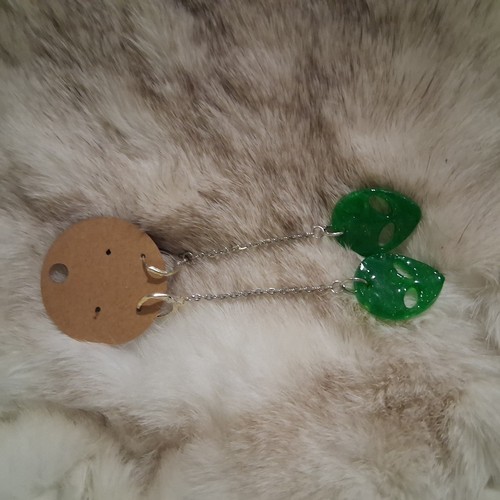 Alien Hänger Kette Ohrringe Handarbeit grün Epoxidharz