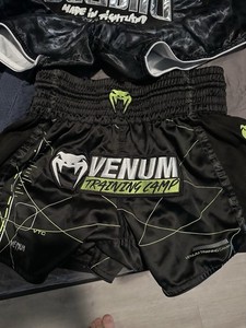 venum muay thai shorts Small