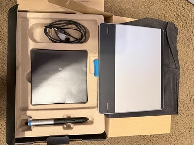 Wacom Intuos Graphics Pen and Graphics Tablet - CTH480S2