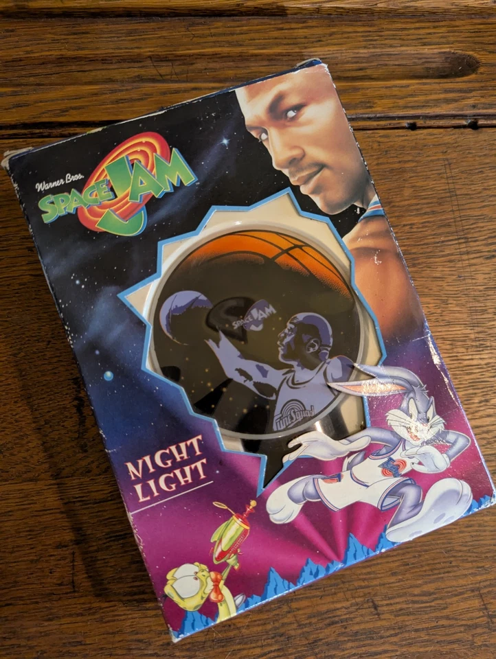 Luz nocturna Space Jam Warner Brothers Michael Jordan sin usar, en caja 1996 abollada y usada Foto 4 de 4