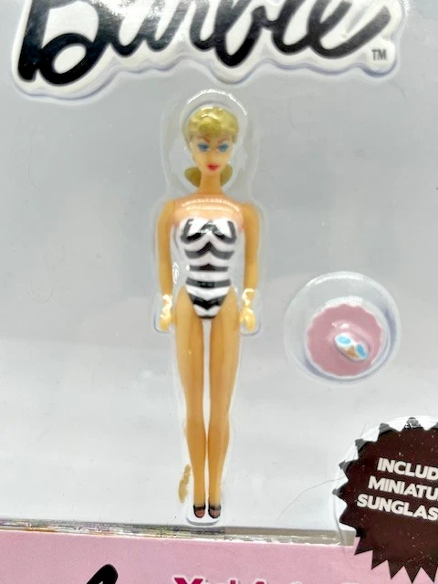 Barbie 1959 Barbie más pequeña del mundo SI con gafas de sol en miniatura artículo #517 nuevo en paquete Foto 2 de 4