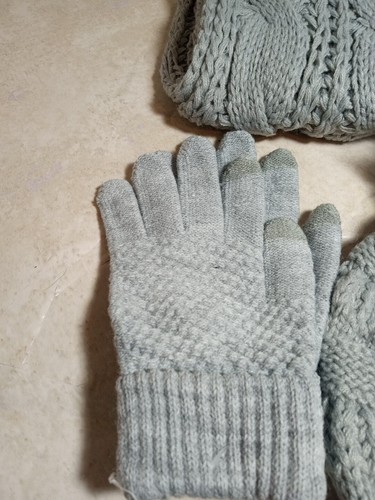 GREAT GIFT!! WOMENS/GIRLS KNITTED HAT,SCARF, TOUCHSCREEN GLOVES-NEW - Picture 3 of 4