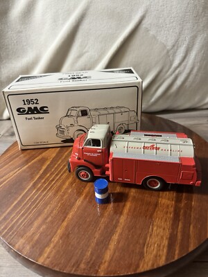 NIB First Gear 1952 GMC Fuel Tanker 1:35 Scale Standard Oil Chevron Gasoline