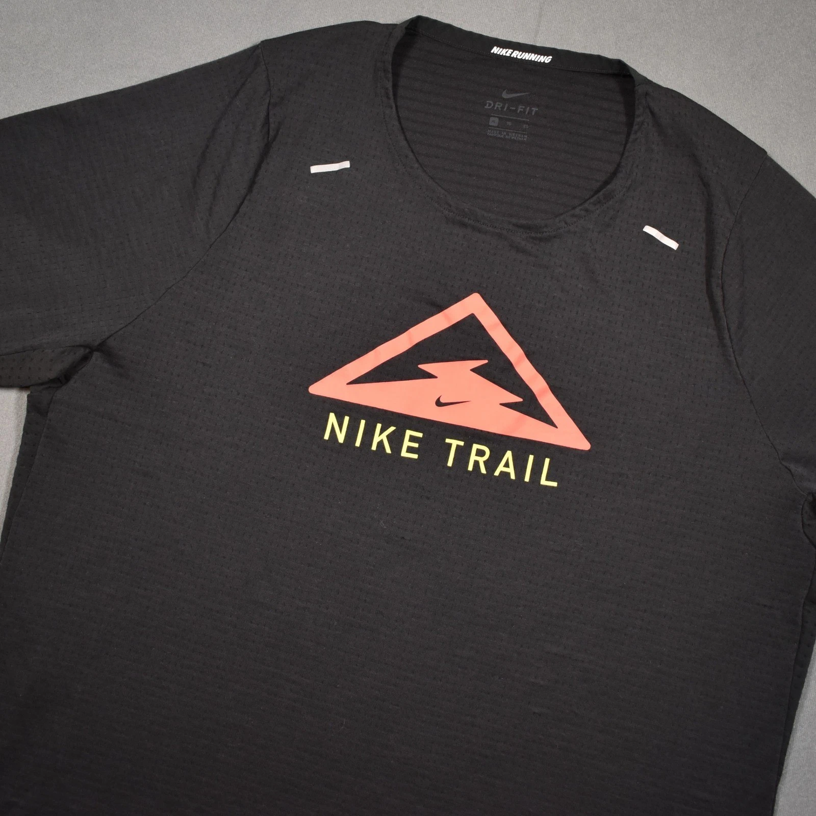 Nike Trail Rise 365 Breath Running Shirt Men's X-Large Black Red
Opens in a new window or tab