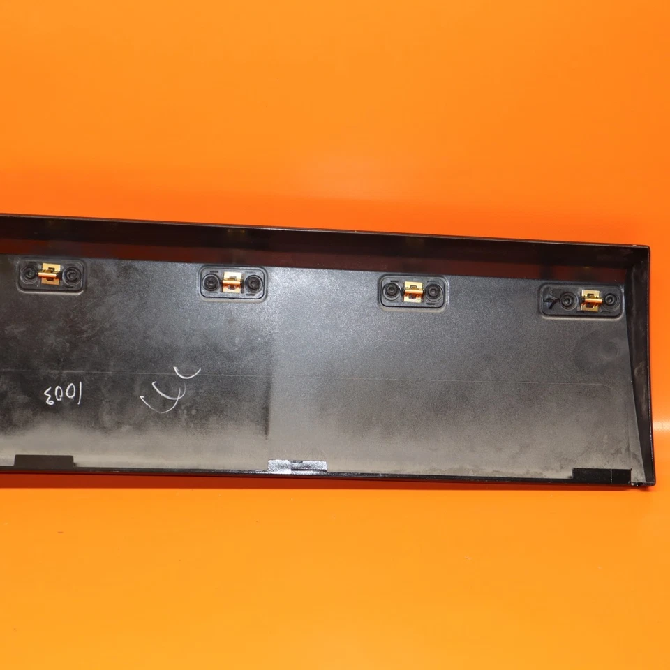 Moldura de porta ASTON MARTIN DBX MOTORISTA ESQUERDO TRASEIRO 2021 2022 2023 MY83-23935-AA FABRICANTE DE EQUIPAMENTO ORIGINAL - Imagem 4 de 4