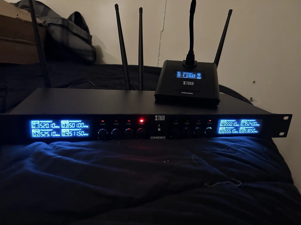 XTUGA CM280 UHF 8 Channel Professional Gooseneck Microphone System Conference - Image 4 of 4