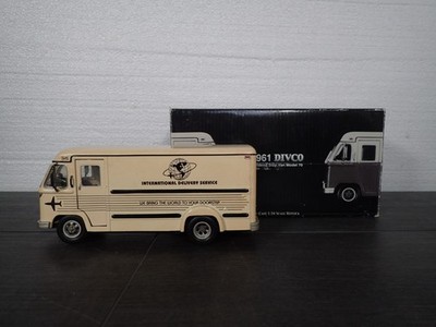 Unique replicas 1961 DIVCO divided step van international delivery service