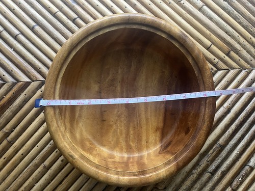 Beautifully Hand carved Vintage Hard Wood Bowl Safari Themed. - Picture 10 of 12