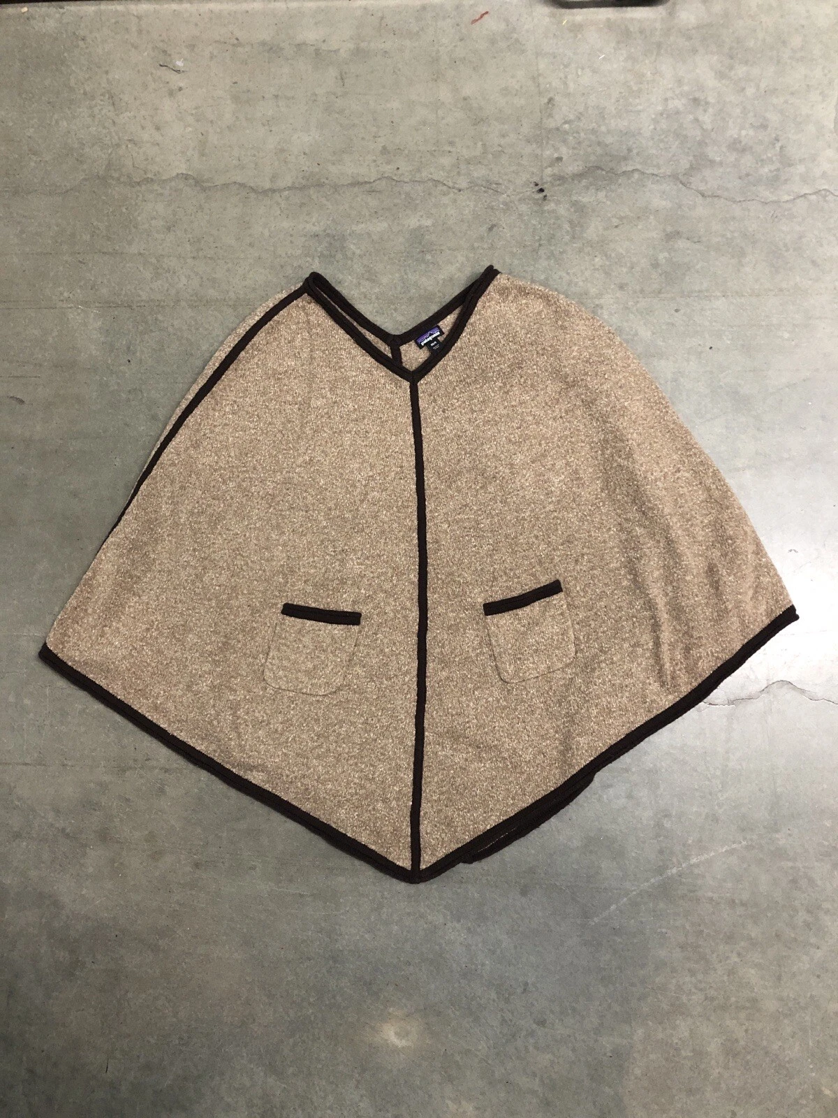 Patagonia Women’s W’s Loislee Poncho Size XS/Small El Cap Khaki STY50645