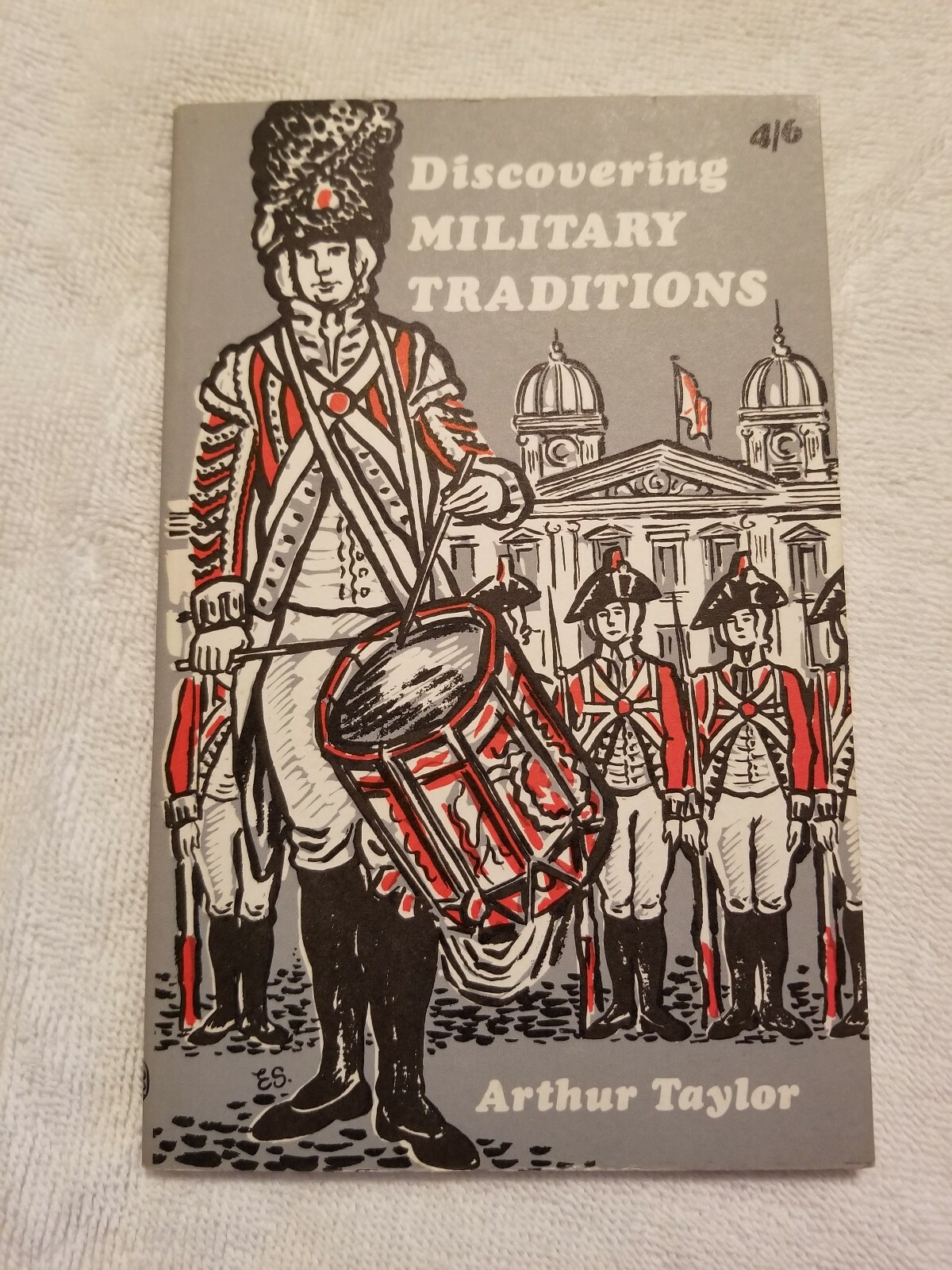 Militaria Guides Women in Uniforms, 193945 11 by Philippe Guérin and