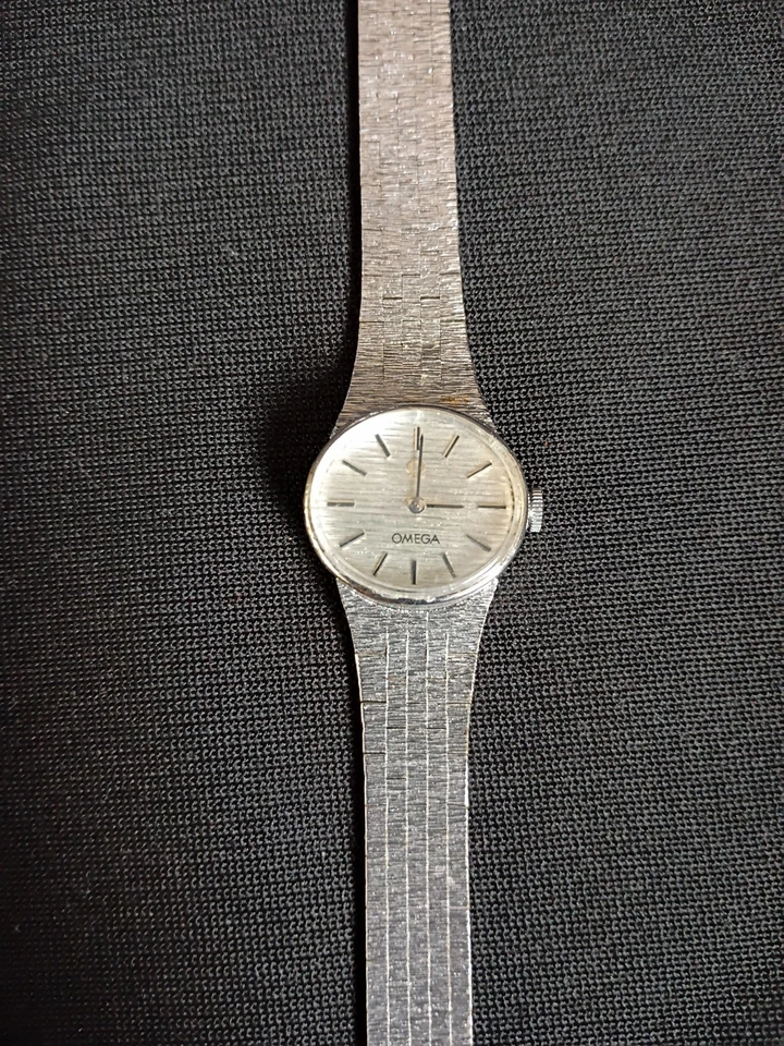 Винтажные женские часы с ручным заводом Omega De Ville покрытие белым золотом 12 камней - Изображение 2 из 4