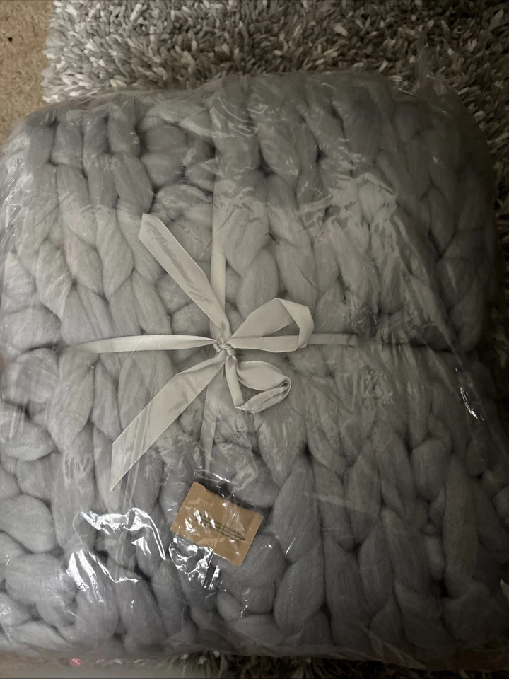 Sumer & Rose Mia Chunky Knitted Throw Blanket Stay Extra Warm and Cozy 50x60 - Image 4 of 4