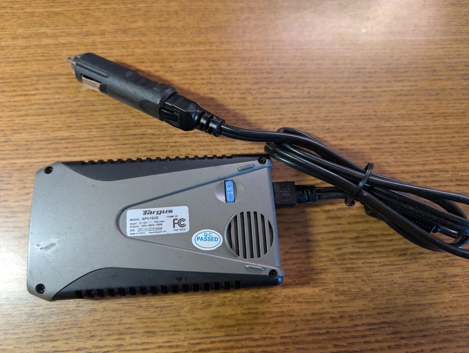 Targus APV10US1 авто/воздух 100 Вт тонкий питания инвертор зарядное устройство - Изображение 2 из 2