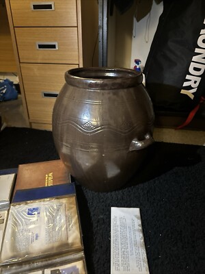Giant Antique Vase for $50. It s Been In Family s Basement For 60 Years