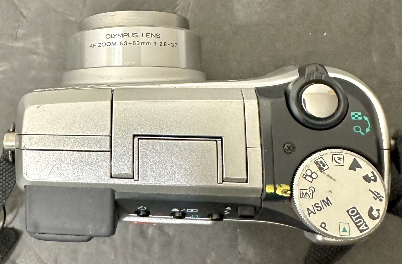 Olympus CAMEDIA C740 Ultra Zoom 3.2MP Digital Camera 10x Zoom Silver