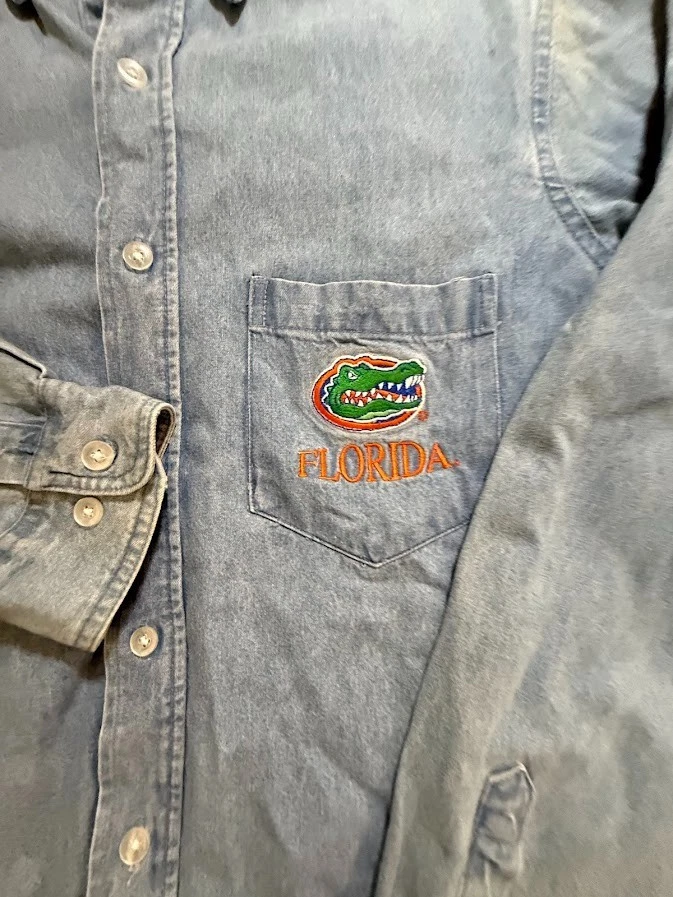 Camisa masculina vintage esportiva M azul denim botão manga longa anos 90. - Imagem 3 de 4