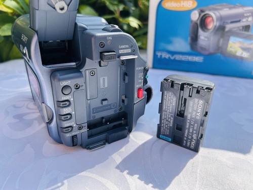 Sony Handycam Hi 8 Video Camera CCD-TRV228E, Battery & Charger Tested & Working - Picture 12 of 21