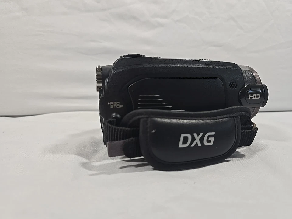 DXG-587V HD CAMCORDER-Black W/ Charger - Image 3 of 4