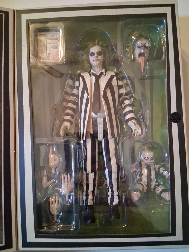 Figura de acción NECA Ultimate traje a rayas Beetlejuice escala 7" TOTALMENTE NUEVA Y SELLADA Foto 3 de 4