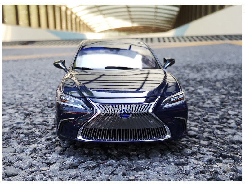 1/18 ミニカー　レクサス　Lexus ES300h ソニッククォーツ 楽天市場】LEXUS特注 1/18 レクサス ES 300h (ソニッククォーツ