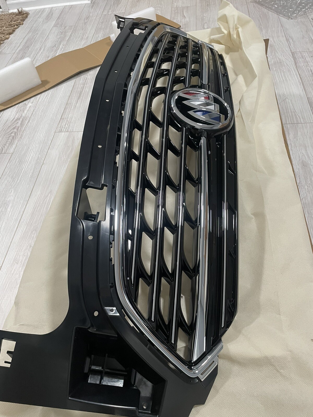 NEW OEM 2021-2023 Buick Envision Exterior Bright Chrome Front 