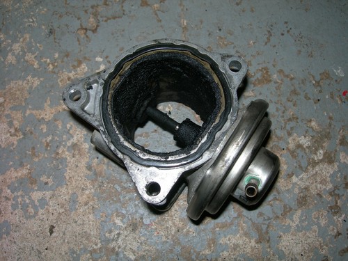 VW Audi 2,0l TDI BKD AGR Ventil Abgasrückführung Pierburg 03812963D 724809160