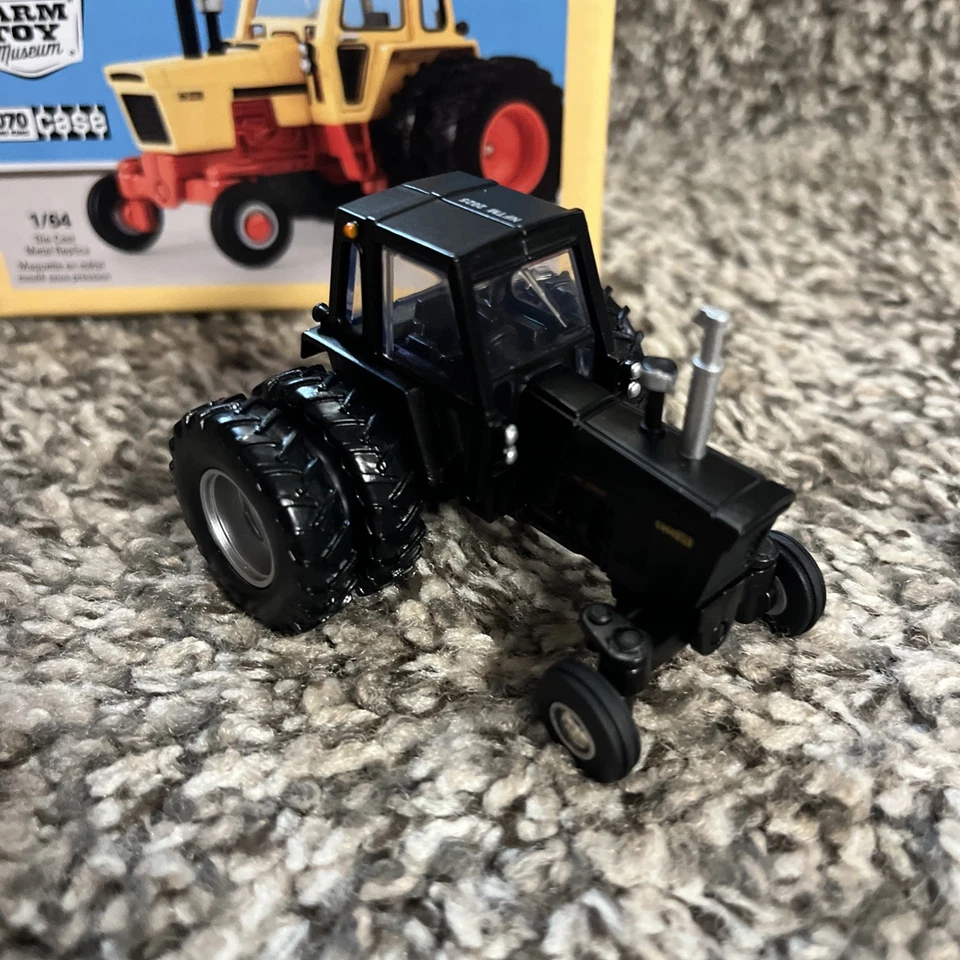 2025 ERTL 1:64 Case 1070 W/Duals NFTM Show Tractor Diecast NEW!! BLACK CHASE!! - Image 4 of 4