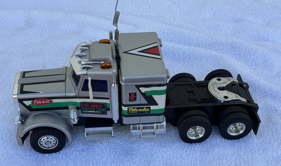 Radio Elecon Vintage RC Peterbilt Truck With Box - Works & Near Mint Condition - Image 3 of 4