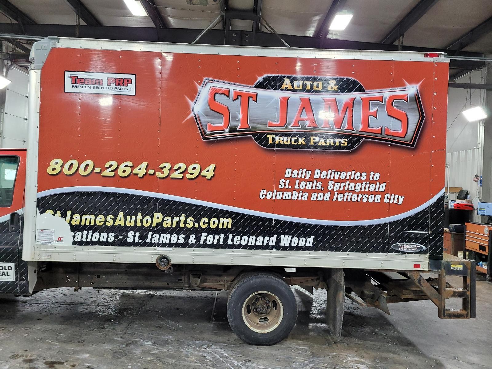 14' BOX VAN W/SIDE DOOR & TOMMY LIFT GATE OFF OF EXPRESS 3500 DUALLY  thumbnail 2