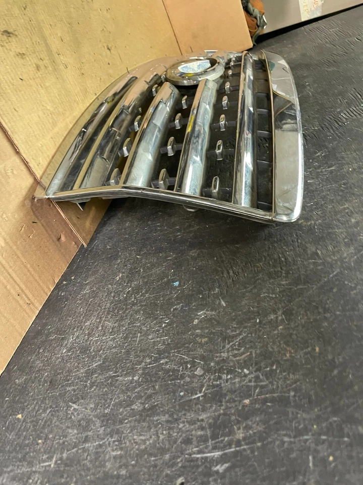 Хромированная передняя верхняя решетка радиатора для Infiniti QX56 2008–2010 годов от оригинального производителя J4103 DG - Изображение 2 из 4