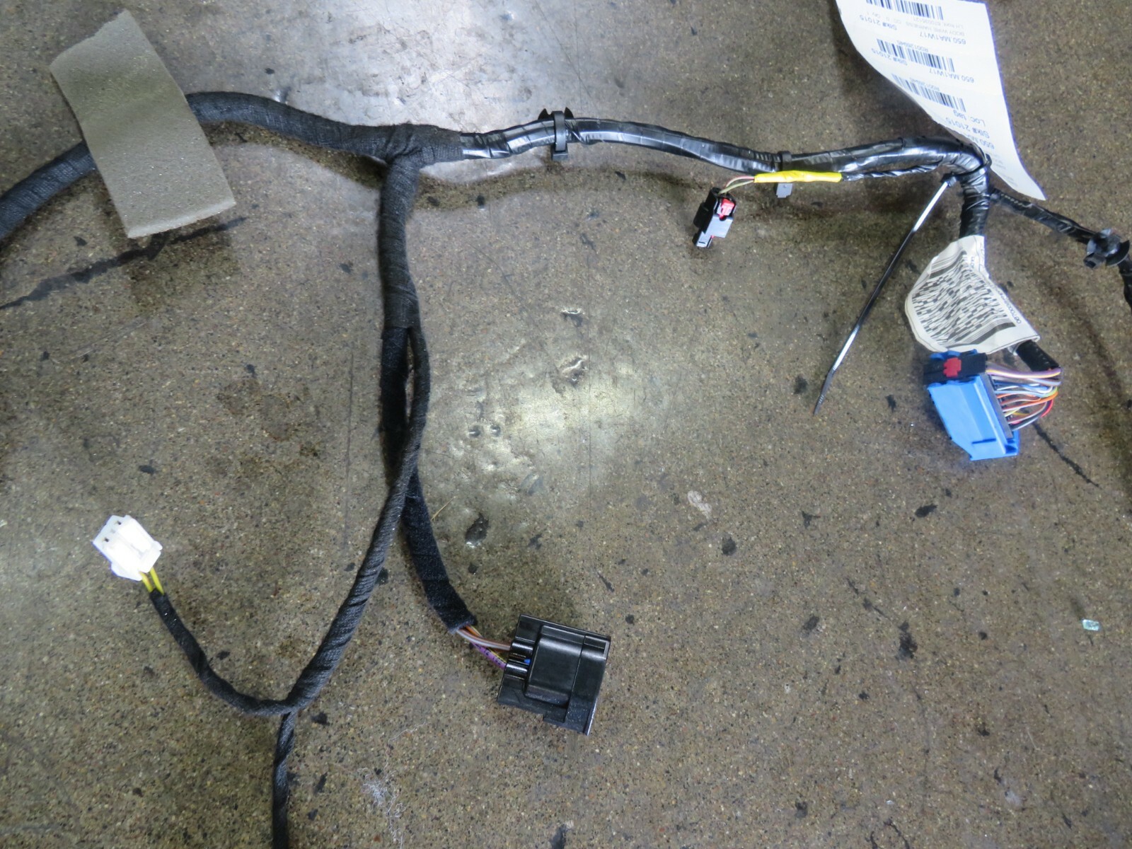 Maserati Levante, LH, Left, Front Door Wire Harness Cables, Used, P/N 670035121