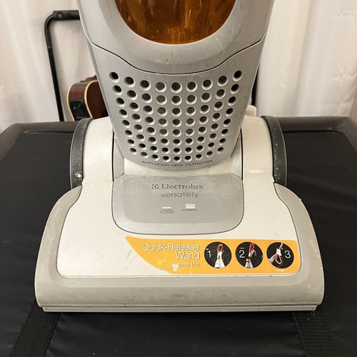 Electrolux Versatility Bagless Upright Vacuum Cleaner Model EL8502