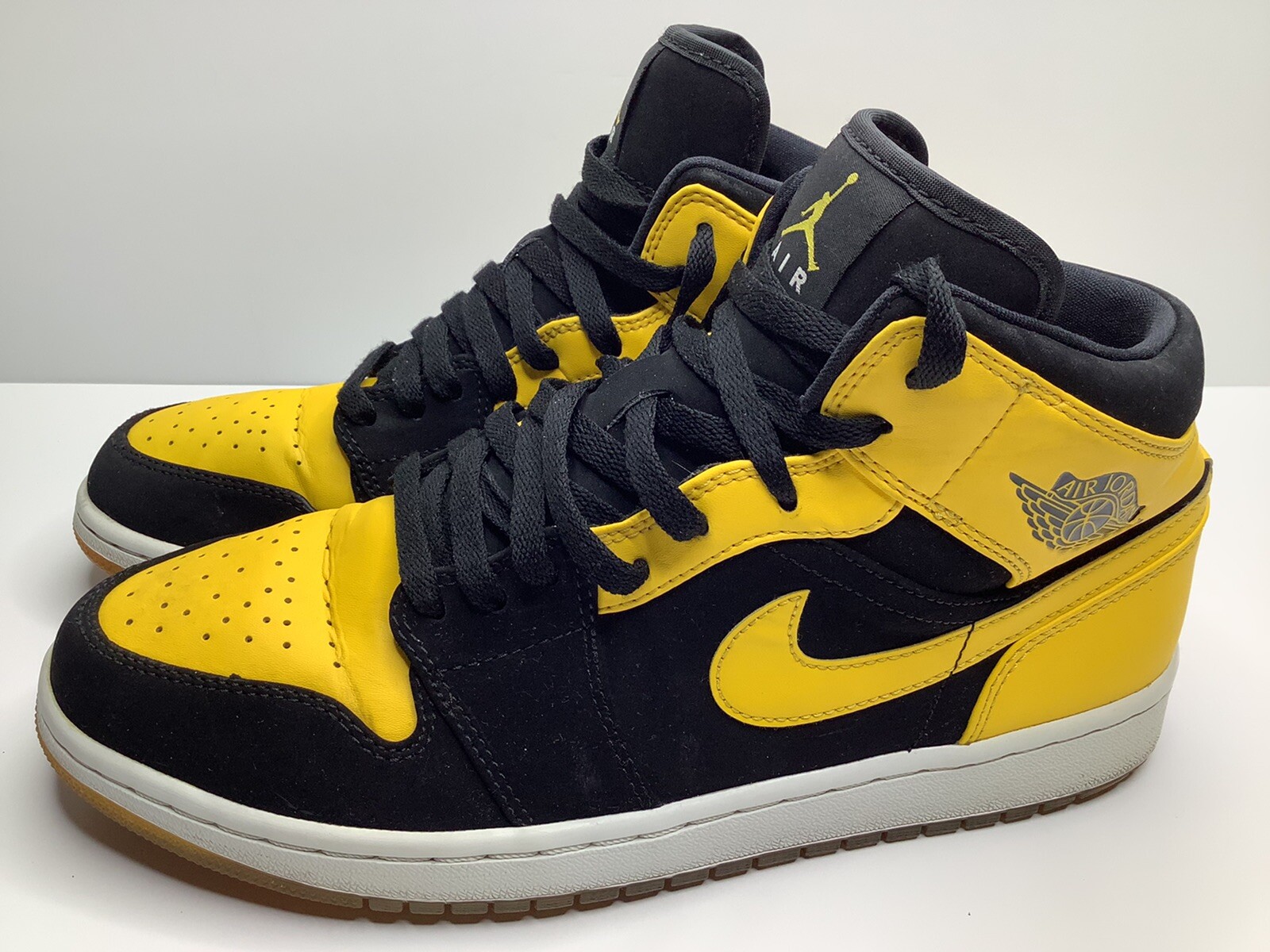 aj 1 mid new love