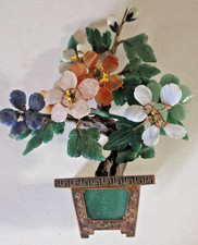 Árbol bonsai tallado vintage de jade/piedras preciosas con base de latón, Hong Kong, 7,5" H