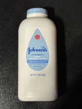 Johnson's Baby Powder, Naturally Derived Cornstarch with Aloe  Vitamin E, 15 Oz