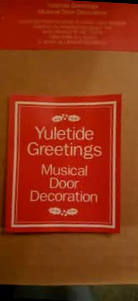 Avon The Gift Collection Navidad Saludos Musical Puerta Decoración Nuevo en Caja De Colección Foto 3 de 4