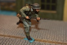 3-D german soldier 1/32 scale professionally painted w/custom gun strap