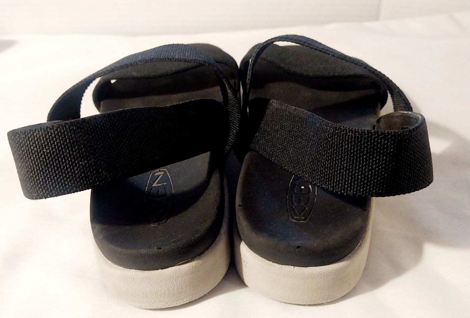 Sandali donna Keen con cinturino elastico taglia 9 neri comodi casual calzature Durab