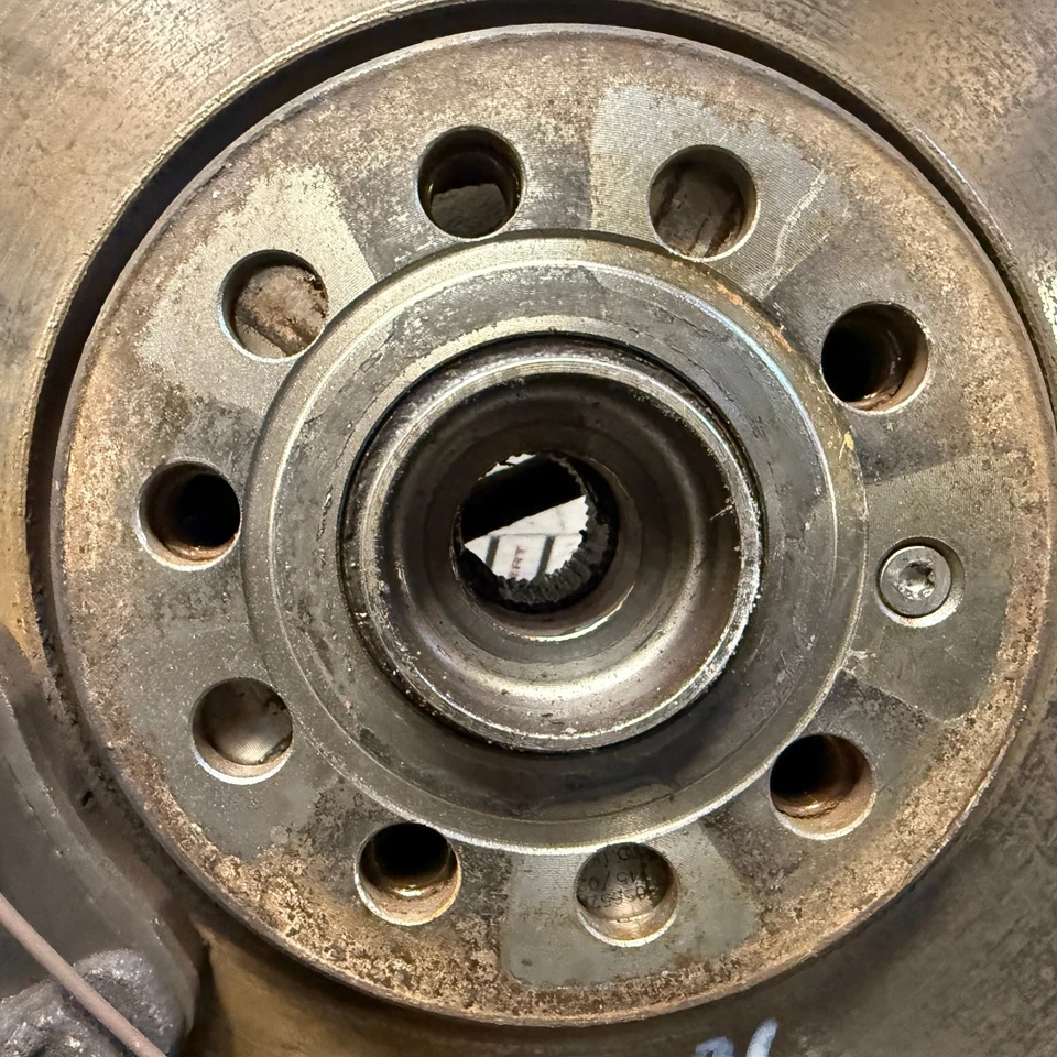 VW PASSAT B6 AUDI SEAT SKODA PASSENGER FRONT HUB 2.0TDI CBA 2005-2010 - Image 2 of 4