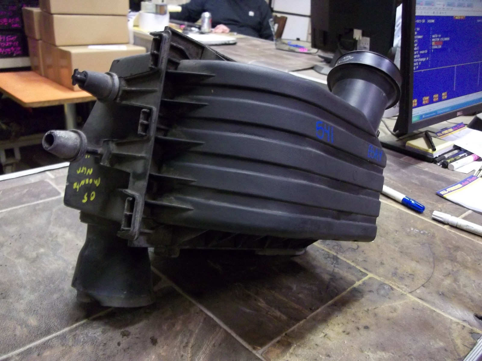 04 05 2004 2005 MERCURY MOUNTAINEER FORD EXPLORER OEM AIR CLEANER AIR BOX 