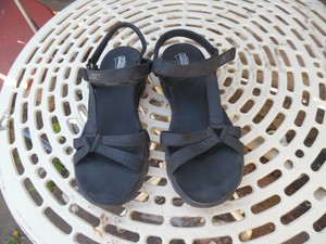 skechers sandals size 8
