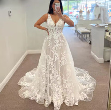 Stunning Sleeveless Wedding Dresses for Women Bride Lace Appliques Pleat Bridal