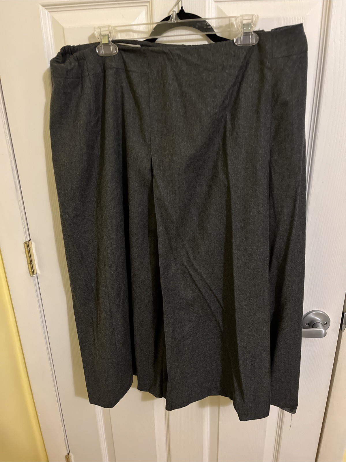 Vintage Talbots Skirt Size 16 W 100 % Wool Grey Zipper On Side Pencil Skirt