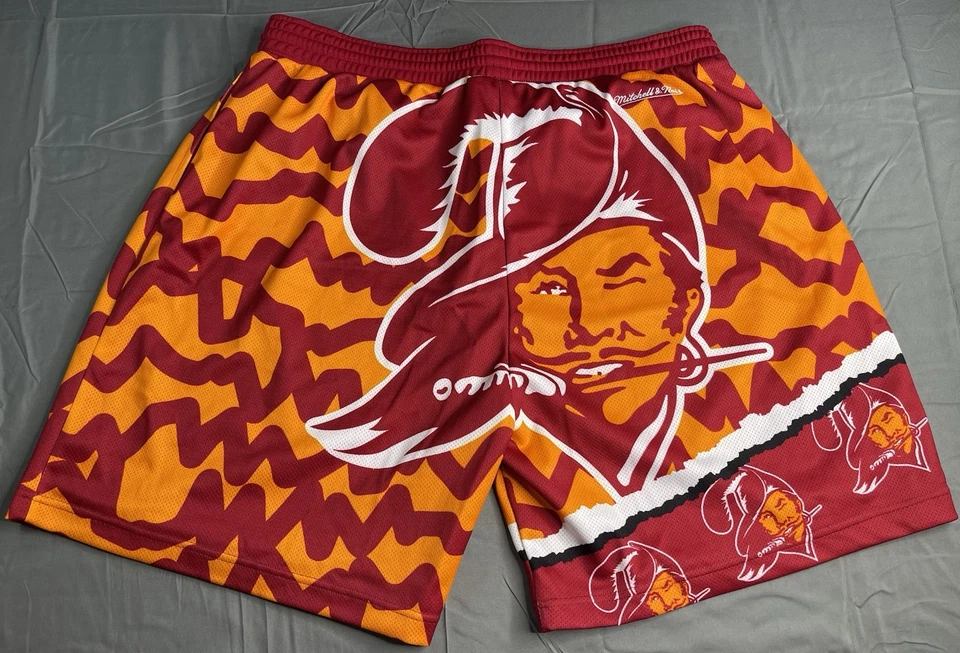 Pantalones Cortos Mitchell & Ness Tampa Bay Buccaneers Jumbotron, Talla 4XL, Gridiron Classics Foto 3 de 4