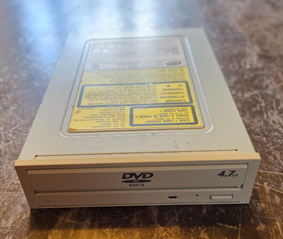 Matsushita LF-D311SC DVD-RAM / R Laufwerk Brenner 4,7GB IDE + 3x RAM Kassetten