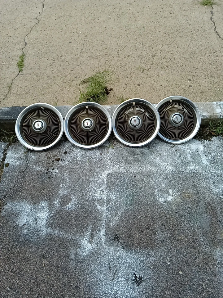 5 tapacubos Pontiac Firebird Grand Prix -- 1973 a 1984 - 15" se venden como están ver fotos Foto 3 de 4