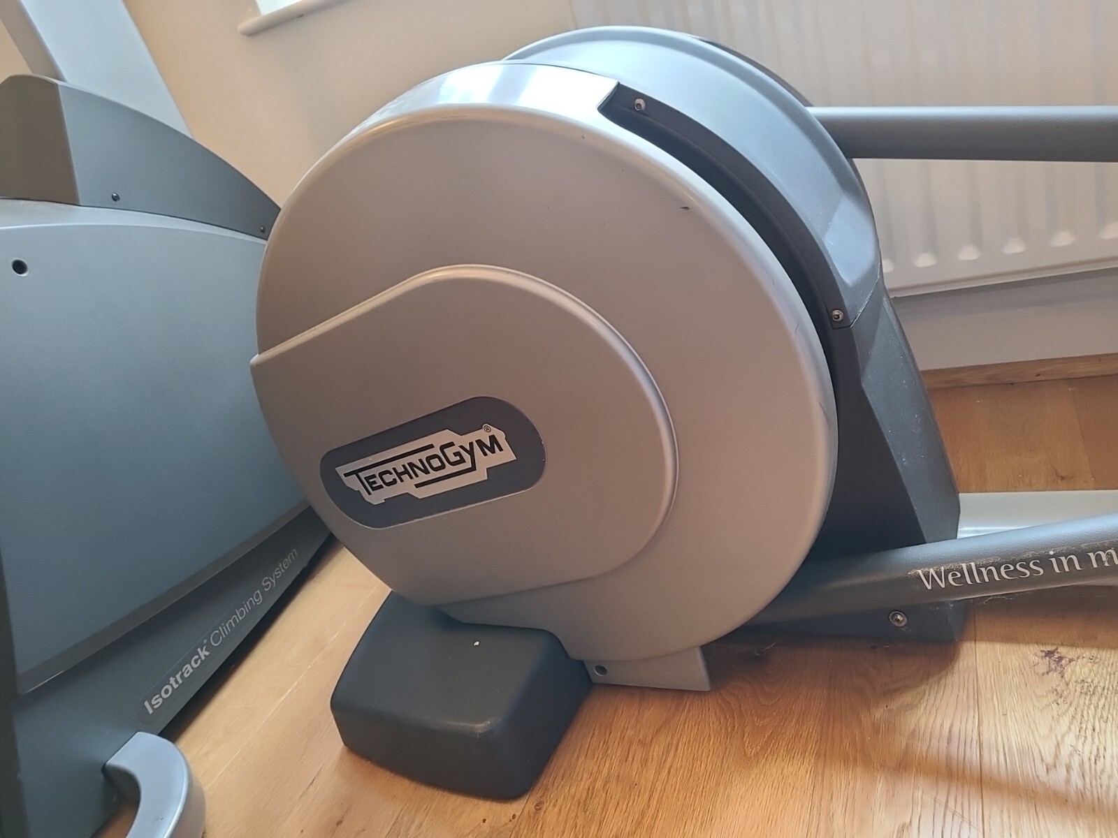 Technogym Synchro Cross Trainer Excite 700IP + Screen Commercial Gym