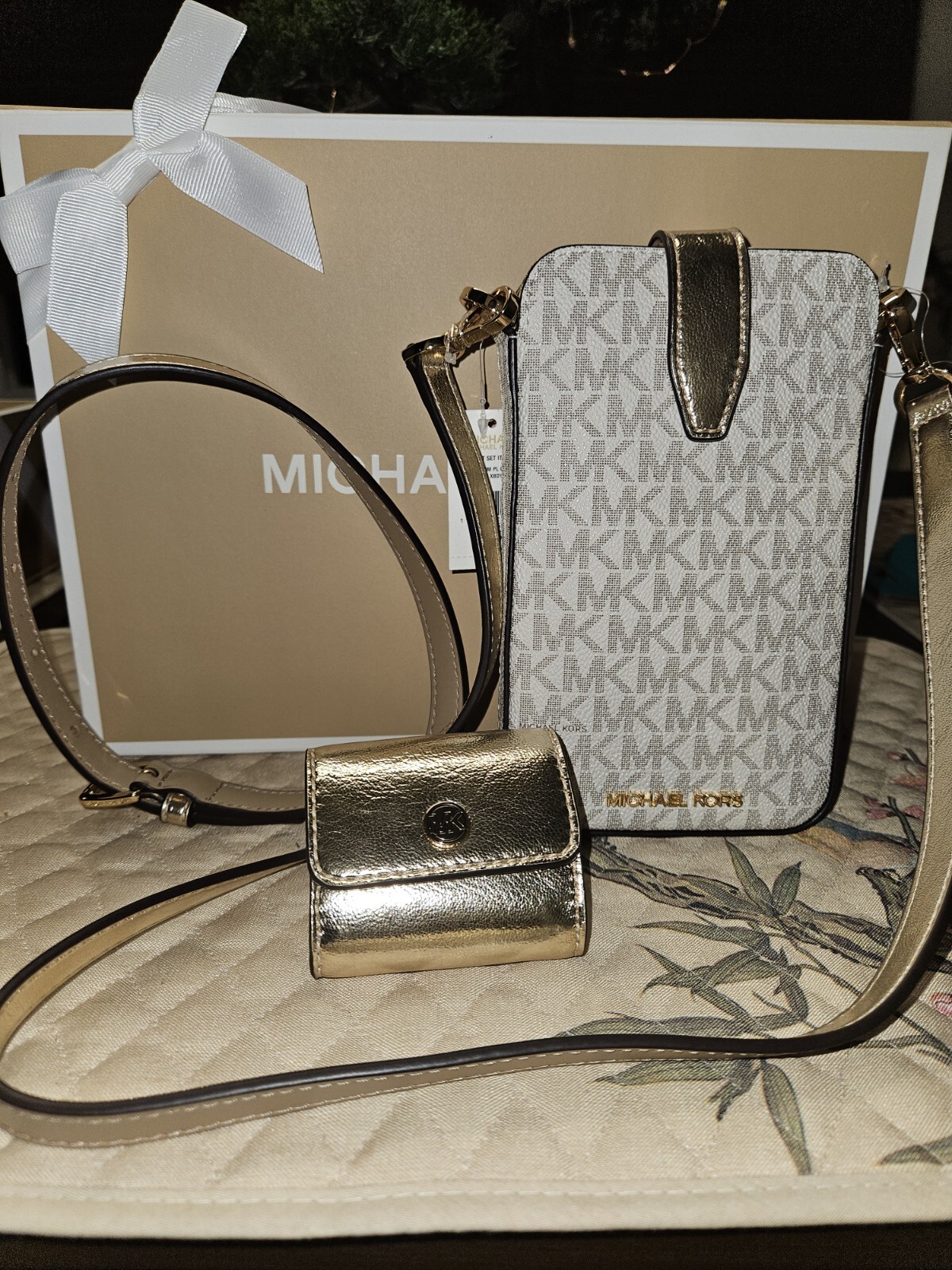 Michael Kors Jet Set Logo Smartphone Xbody w/Apple Airpods Pro Case PL GOLD $448-image