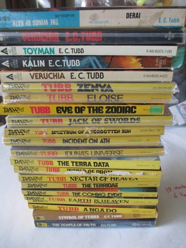 Dumarest of Terra lot of 24 vintage sf books E C Tubb Daw 1-4 8 11-15 17-31 - Picture 2 of 12