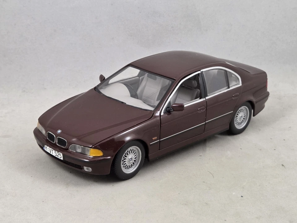 Minichamps BMW 5er E39 5 Series 1:24 ohne OVP no Box seltene farbe rechts Lenker